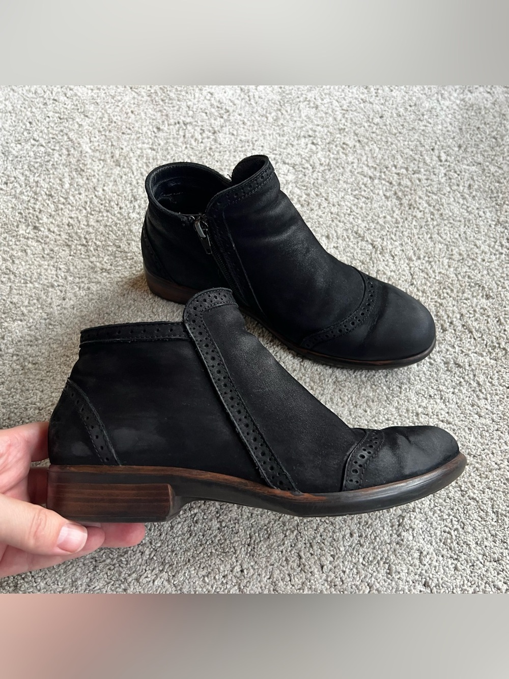 Naot Nefasi Ankle Boots Women’s Size 37 Black Velvet Nubuck Leather Brogue Zip